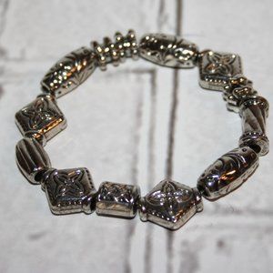 Beautiful silver beaded bracelet 7"